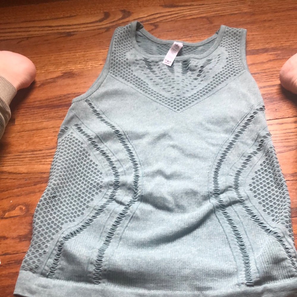 Alo Yoga tank